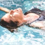 Natação: especialista destaca benefícios para a saúde e os cuidados com a pele