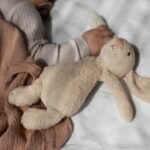 Banho na rotina do bebê é importante para a qualidade do sono