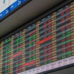 Ibovespa atinge 136 mil pontos e bate recorde histórico