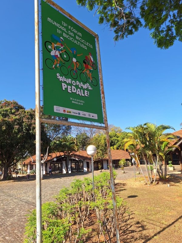 Evento faz bicicletas dominarem a paisagem em Brasília