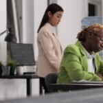 Burnout afeta mais mulheres e expõe sobrecarga invisível