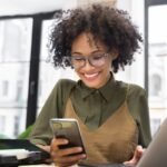 Celular cresce como fonte de renda entre brasileiros em 2025