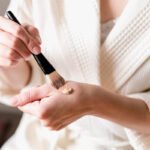 Como a maquiagem pode auxiliar os cuidados com a pele a longo prazo