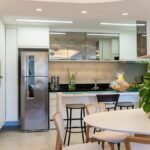 Cozinha integrada às áreas sociais cresce em reformas no BR