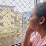 Moradora do Viver Melhor pensando sobre o desperdício de água